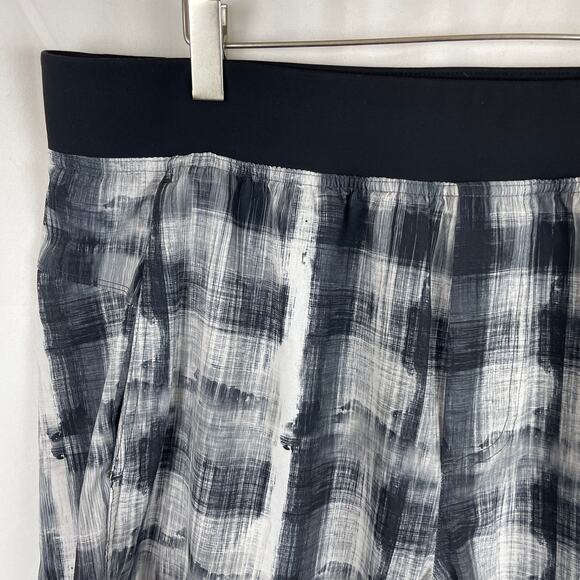 Lululemon Men's Repitition Shorts Tie Waist Father Plaid Black/White  Size XL - Picture 2 of 8